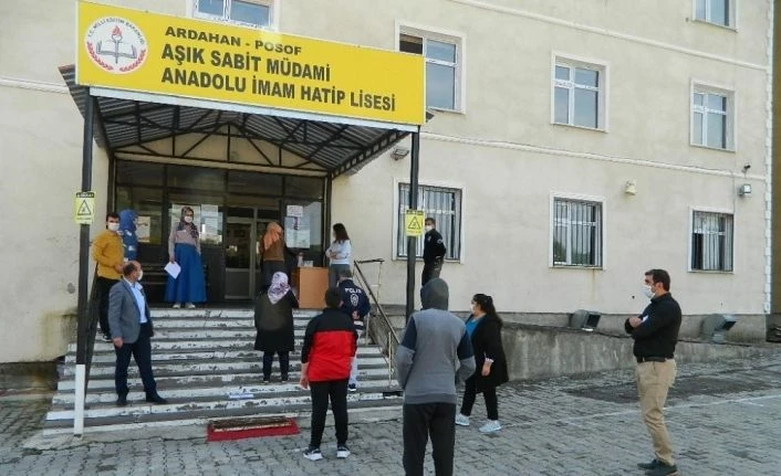 LGS Posof’ta üç okulda yapıldı