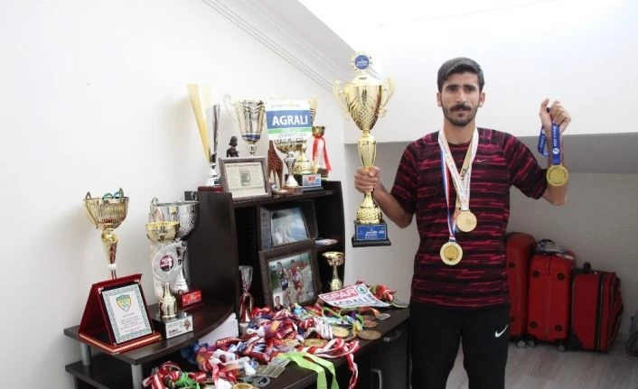 Milli atlet hem babasına yardım ediyor  hem de olimpiyatlara hazırlanıyor