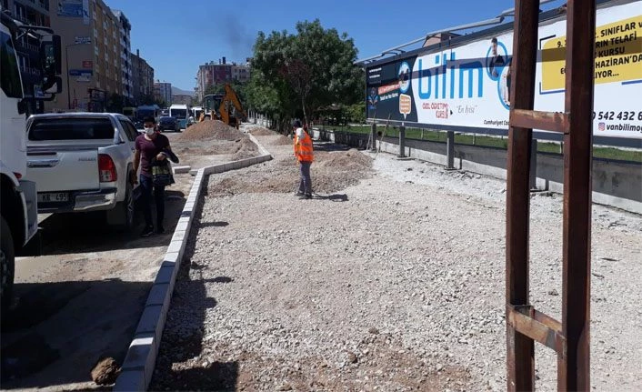 Van Milli Egemenlik Caddesi’nde hummalı çalışma