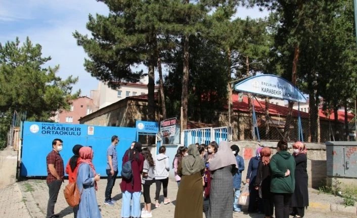 Oltu’da 634 öğrenci sınavda ter döktü