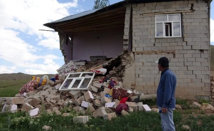 Saray ilçesindeki evler büyük hasar gördü
