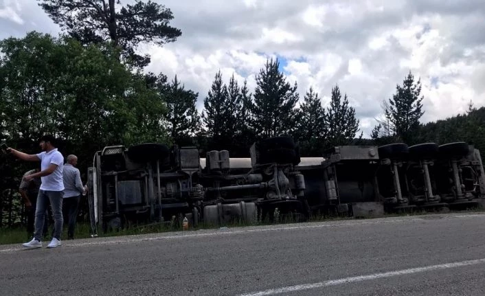 Sarıkamış’ta tanker devrildi: 1 yaralı