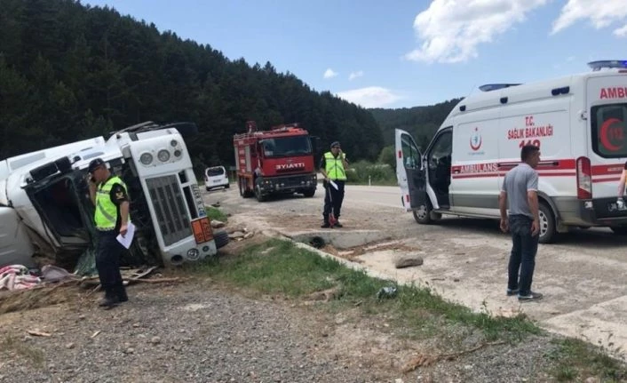 Sarıkamış’ta zift tankeri devrildi: 1 yaralı