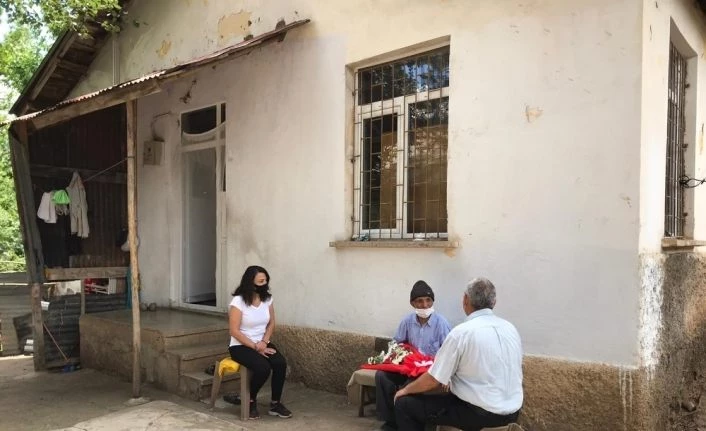 Şehit babalarına anlamlı telefon