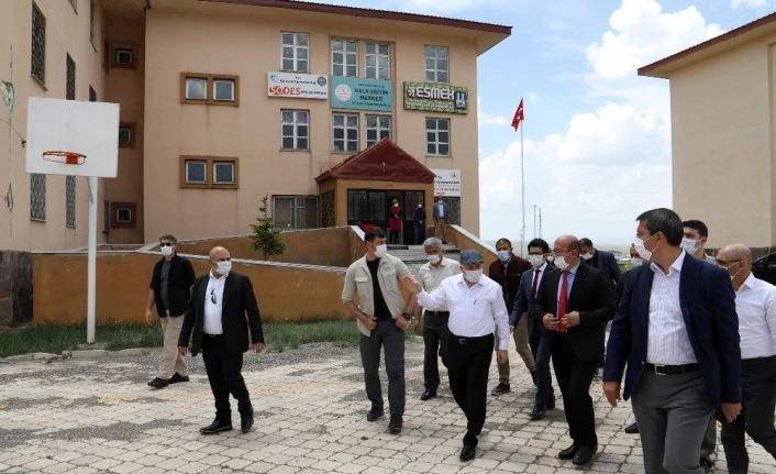 Sekmen: “Kent merkezimiz gibi ilçelerimiz de sürekli gelişiyor”
