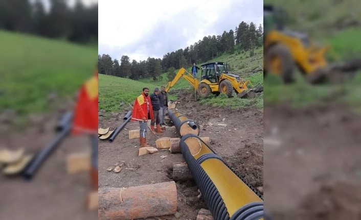 Şenkaya Belediyesi Mahallelerdeki hayvan sulama problemini çözüyor