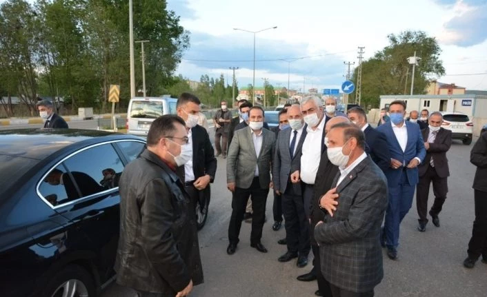 Sosyal mesafeli istişare toplantısı