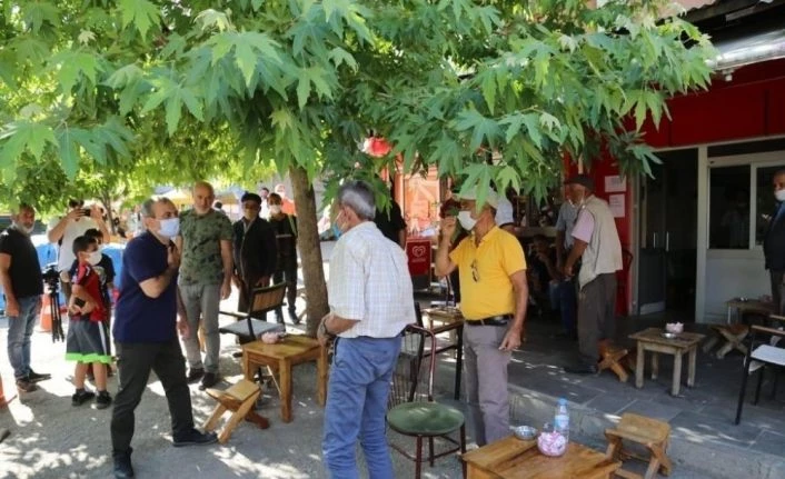 Tunceli Valisi Sonel, sokak sokak gezerek vedalaşmaya başladı