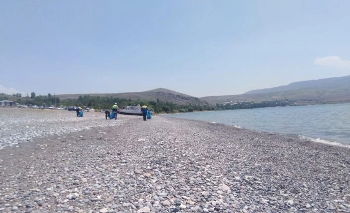 Tuşba Belediyesinden sahil temizliği