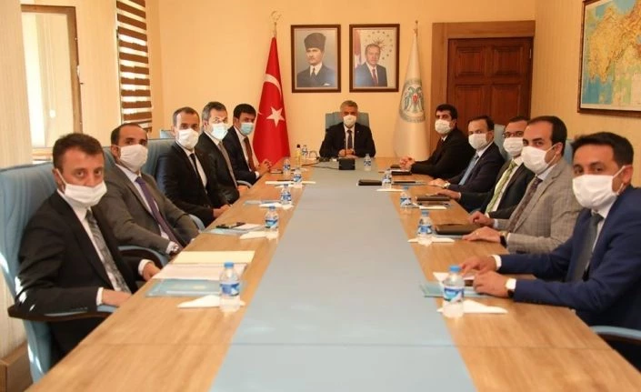 Vali Makas, kaymakamlardan brifing aldı