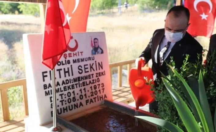 Vali Yırık, şehit Sekin’in kabrini ziyaret etti