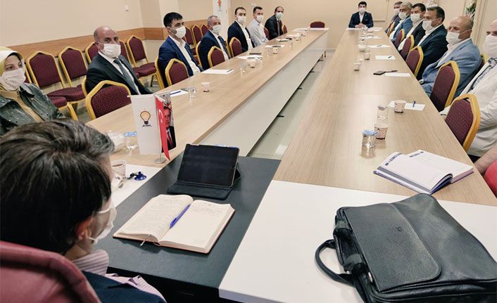 Van AK Parti İl Başkanlığında değerlendirme toplantısı