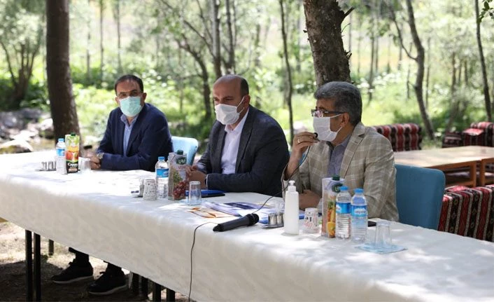 Van Valisi Bilmez Bahçesaray’da muhtarlarla bir araya geldi