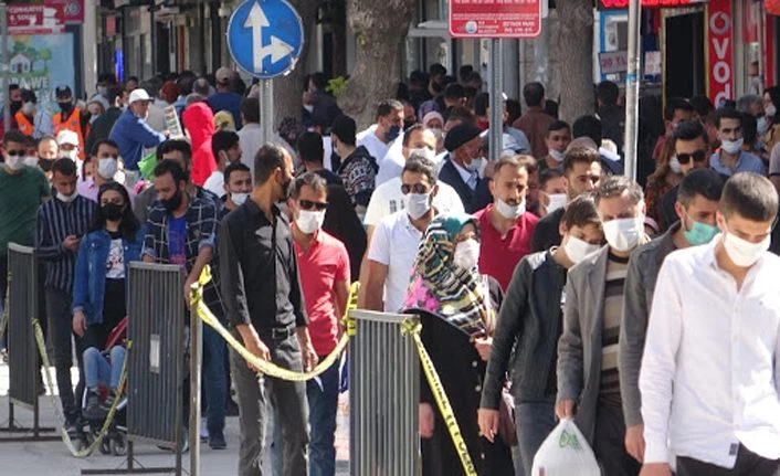 VANLILAR DİKKAT! Van’da koronavirüs salgını evlerden sokağa indi