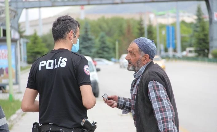 Yaşlı adam kamyonla çarptığı kadının sağlık durumunu uzun süre polislere sordu