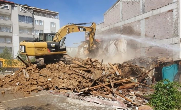 Yeşilyurt metruk evlerden arındırılıyor