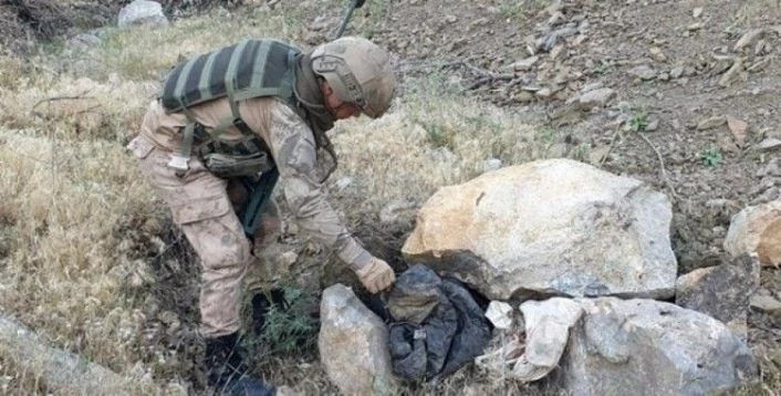Yüksekova kırsalında patlayıcı ele geçirildi