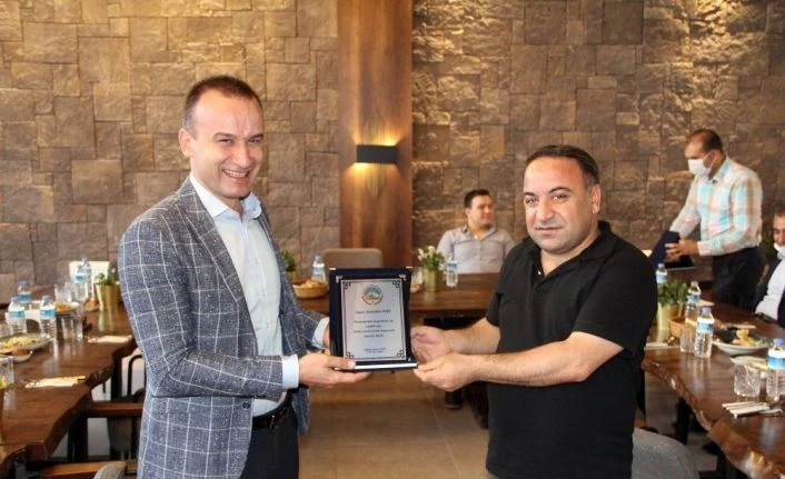 Ağrı’da şube müdürlerine veda yemeği