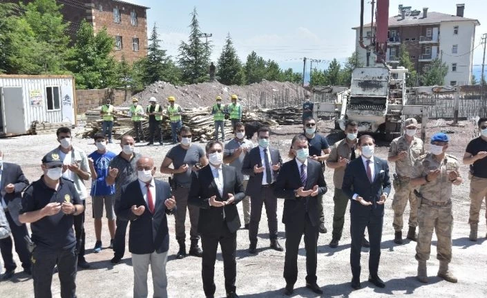 Ahlat’ta 12 derslikli okulun temeli törenle atıldı