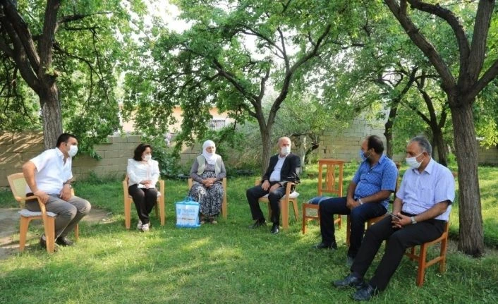 Tuşba Belediye Başkanı Akman’dan şehit aileleri ile gazilere ziyaret