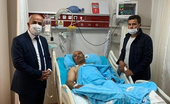 Çaldıran Belediye Başkanı Ensari’den yaralı güvenlik korucusuna ziyaret