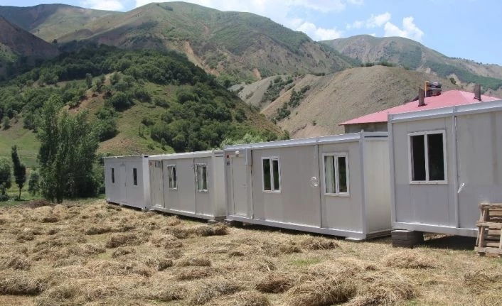 Bingöl’de deprem bölgesinde yaralar sarılmaya devam ediyor