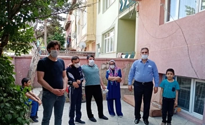 Engelliler Meclisi, engelli vatandaşlara hijyen seti dağıttı