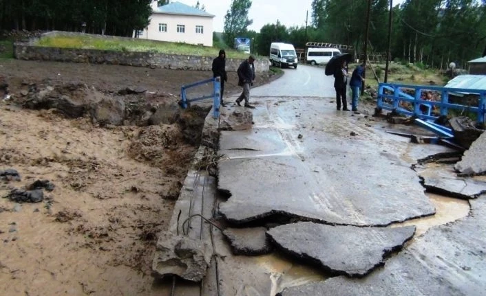 Erciş’te sel 4 mahallede hasara yol açtı