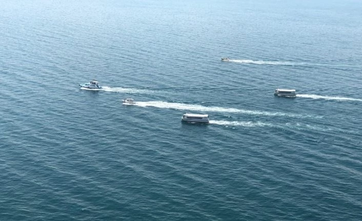 Van'da göçmenleri taşıyan batık tekneyi arama çalışmaları devam ediyor
