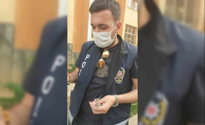 Hakkari polisinin hayvan sevgisi