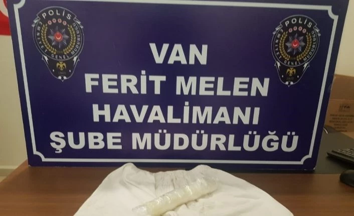 İç çamaşırına sakladığı metamfetamin ile yakalandı