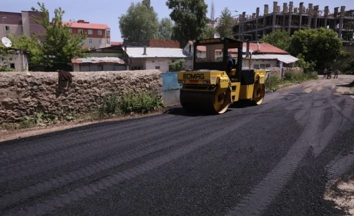 Kars Belediyesi asfalt ve yama çalışmalarına yoğunlaştı