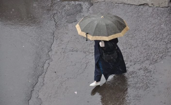 Kars’ta sağanak yağmur etkili oluyor