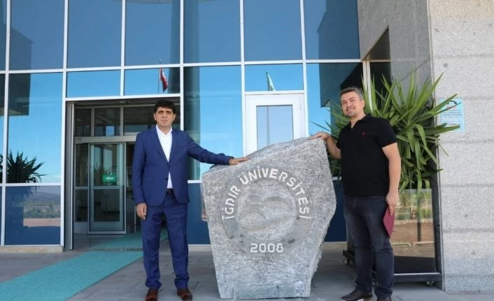 Kaya Tuzuna Iğdır Üniversitesinin logosu işlendi