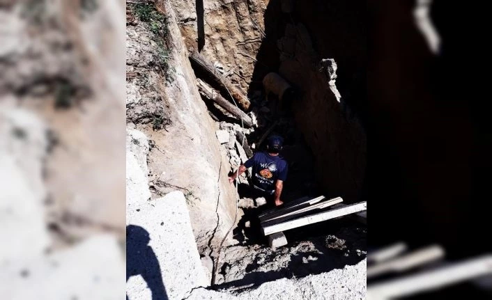 Çaldıran'da kuyuda mahsur kalan hayvan kurtarıldı