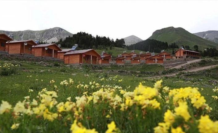 Rüyasını gerçekleştirdiği tatil köyünde yöre gençlerine istihdam sağlıyor