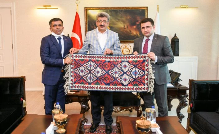 Şırnak’ın Beytüşşebap ilçe Kaymakamı Pendik ve Jandarma Komando Alay Komutanı Saruhan, Van Valisi Bilmez’i ziyaret etti