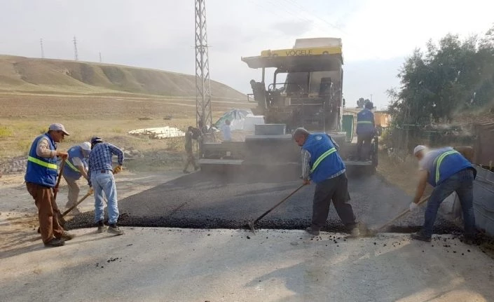 Van Büyükşehir Belediyesi briketçiler sitesinin yolunu asfaltladı