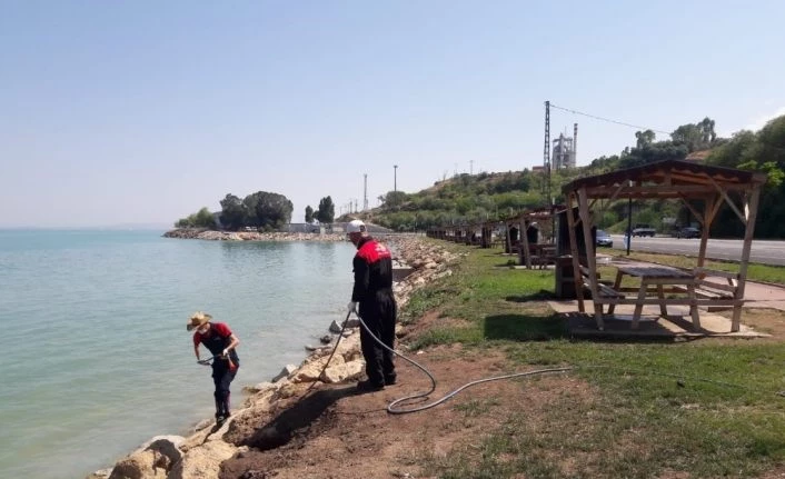 Van Büyükşehir Belediyesi ilaçlama çalışmalarını sürdürüyor