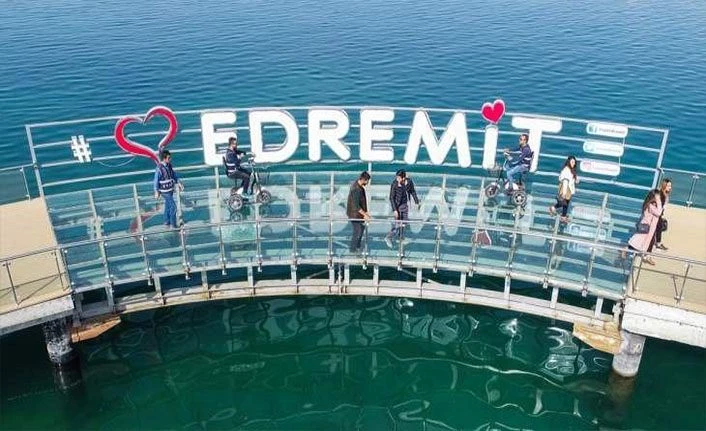 Van Edremit Belediyesi: Dün olduğu gibi, bugün de hizmet aşkıyla çalışıyoruz