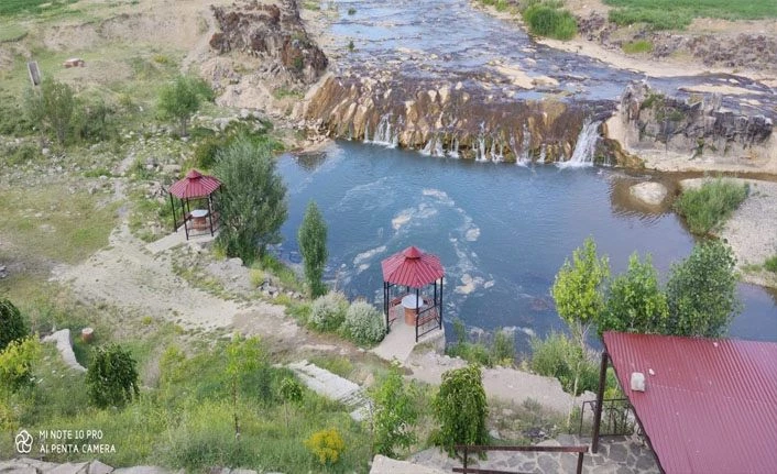 Van Muradiye Belediyesi'nde Park, bahçe bakım ve onarım çalışması sürüyor