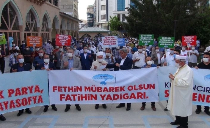 Van SDİ, Ayasofya sevincini tatlı ikramıyla paylaştı
