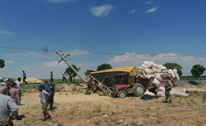 Yük treni traktöre çarptı: 1 ölü, 2 yaralı