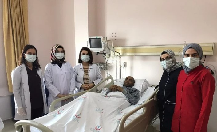 60 yaşındaki korona hastası 155 gün sonra yoğun bakımdan çıktı