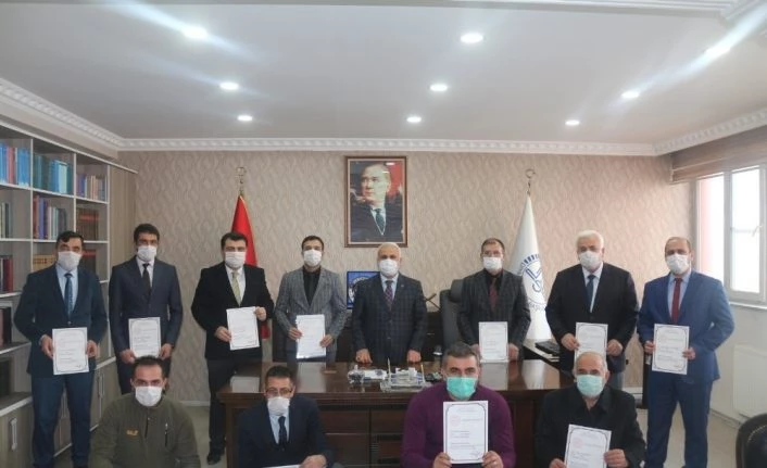 Ağrı İl Müftülüğü personellerine salgınla mücadelelerinden dolayı başarı belgesi verildi
