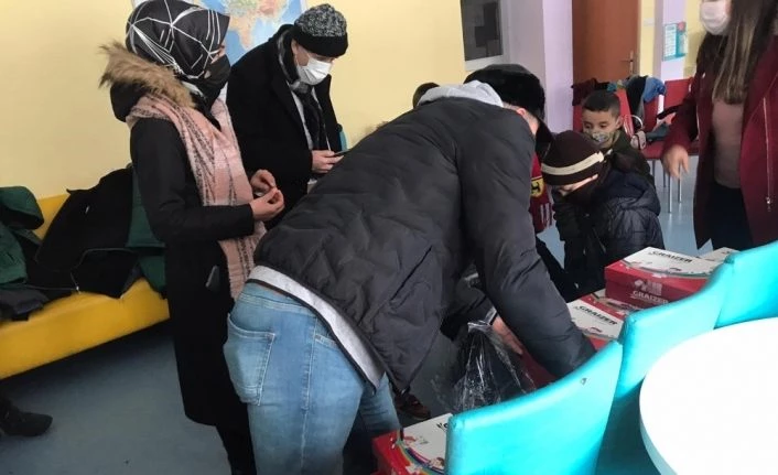 AHLATİSDER’den “Çocuklar Üşümesin” kampanyası