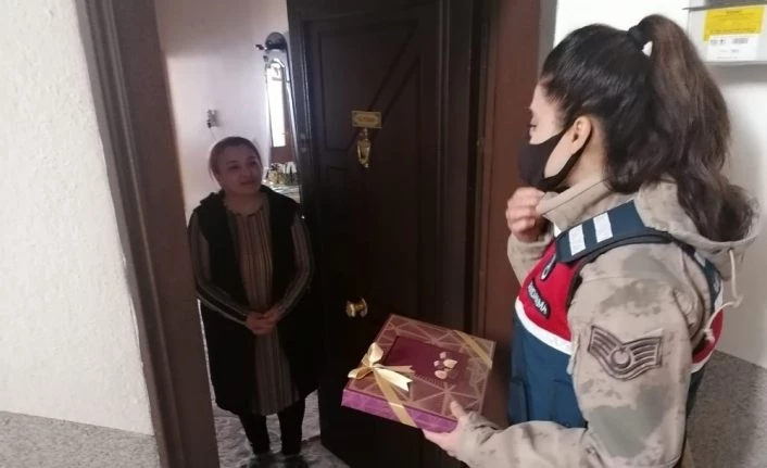 Askerlerden şehit aileleri ve gazielere ziyaret