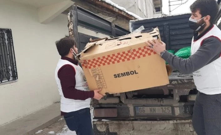 İHO EBRAR Van’da kömür yardımında bulundu
