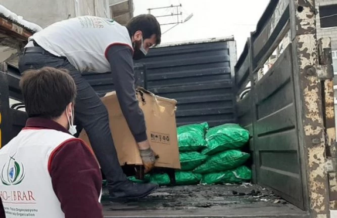İHO EBRAR Van’da kömür yardımında bulundu