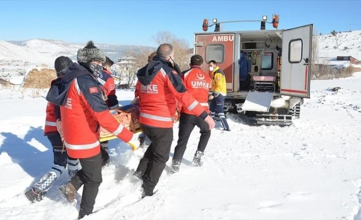 Acil Müdahale Timleri dondurucu soğukta karlı dağları aşarak hayat kurtarıyor